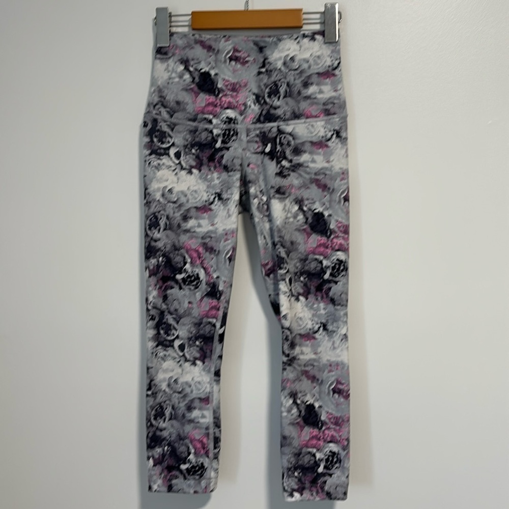 Lululemon Roll down Wunder Under Size 4